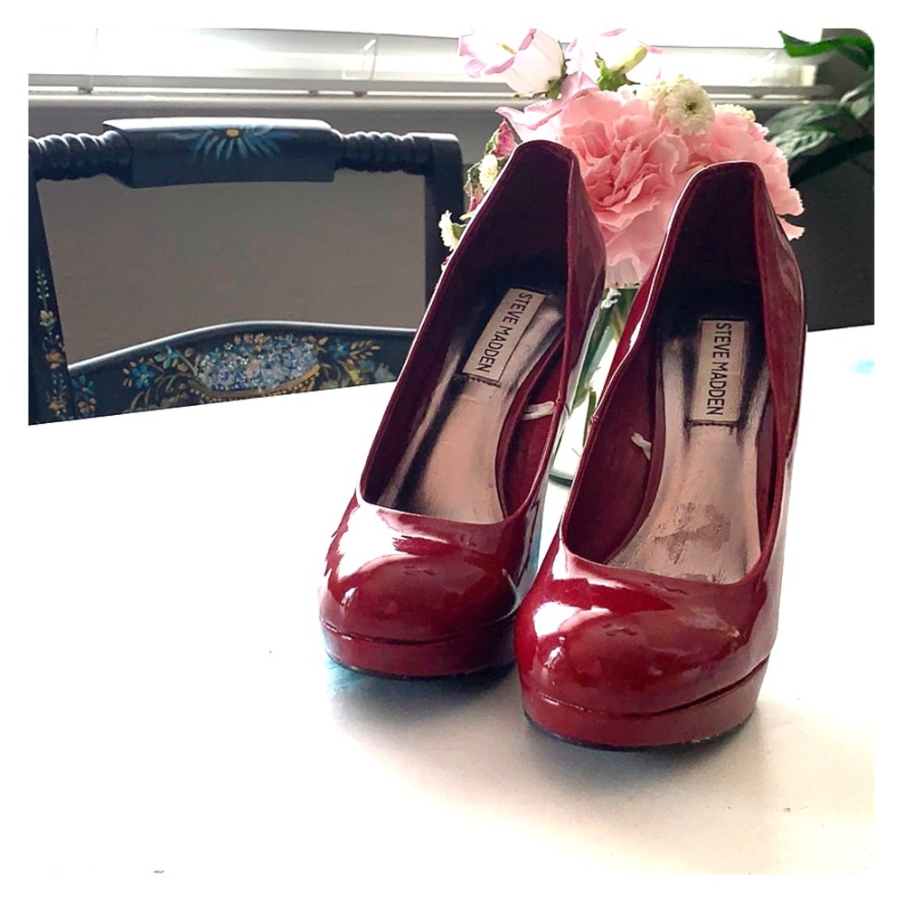 Red patent STEVE MADDEN Platform heels